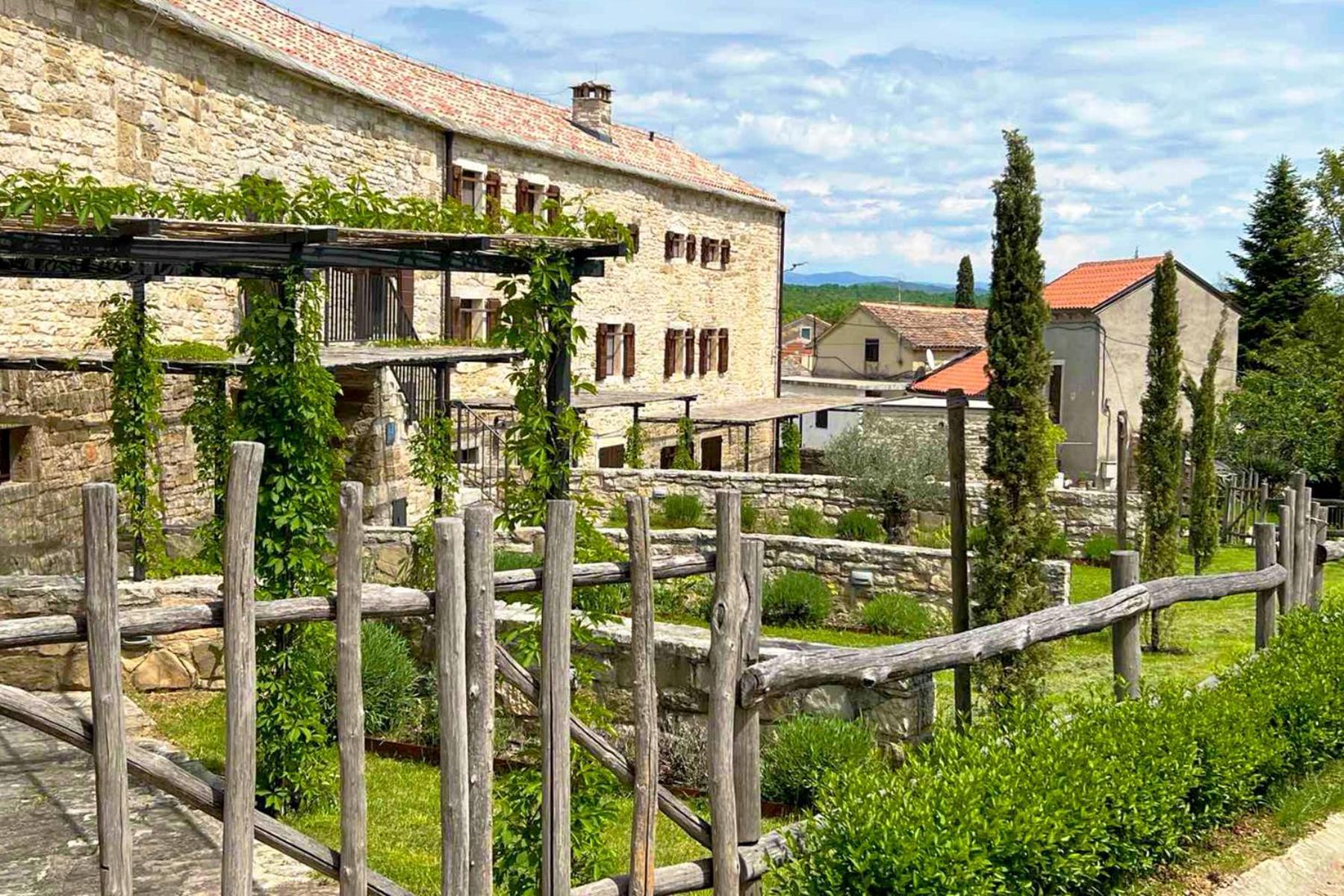 Villas Martincici With Large Pool Grožnjan Exterior foto